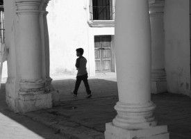 B&W walking boy Alamos