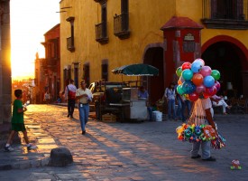 Balloon seller SMA